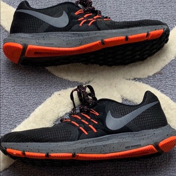 nike run swift black and orange